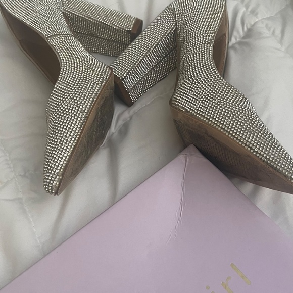 Diamond like stone Heels - Picture 4 of 4